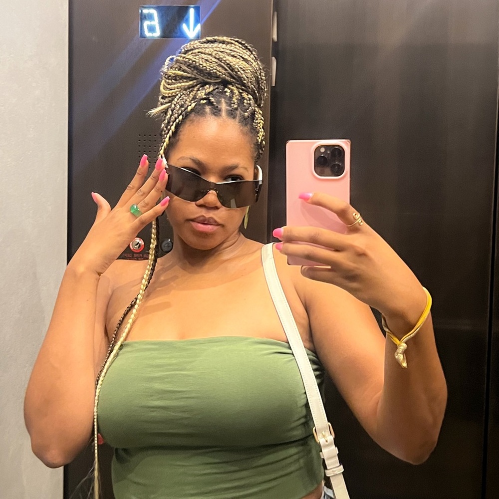 Meet your Posher, Alexis